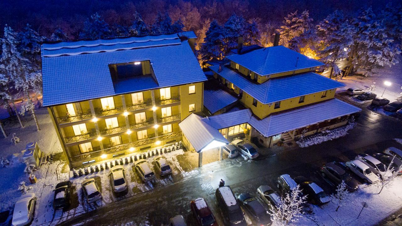 Hotel Borkovac Ruma Exterior foto