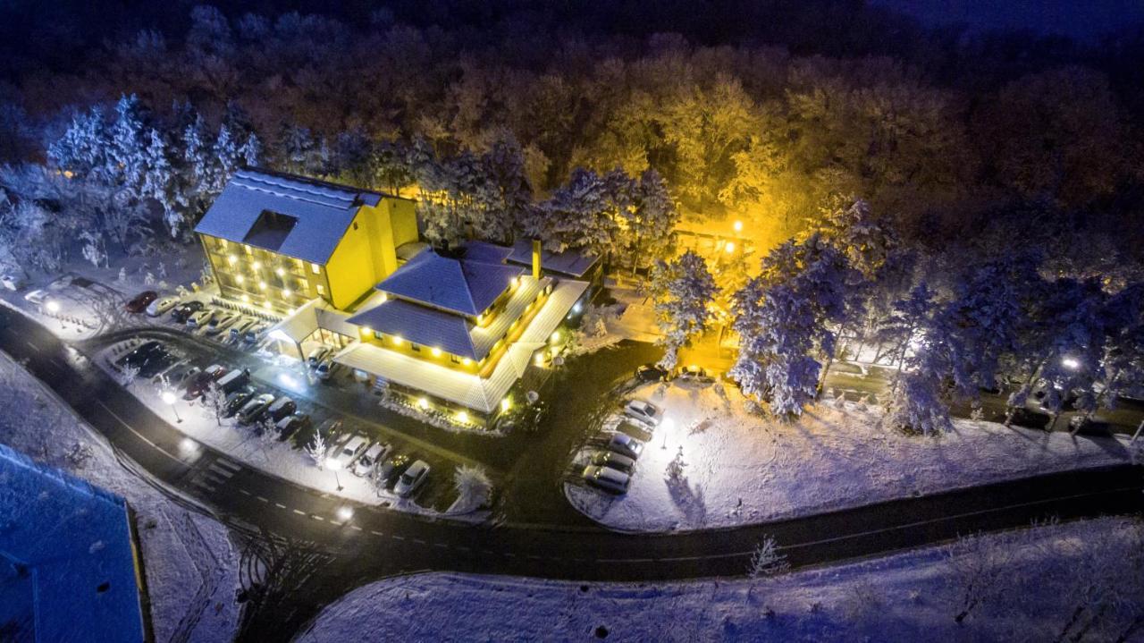 Hotel Borkovac Ruma Exterior foto